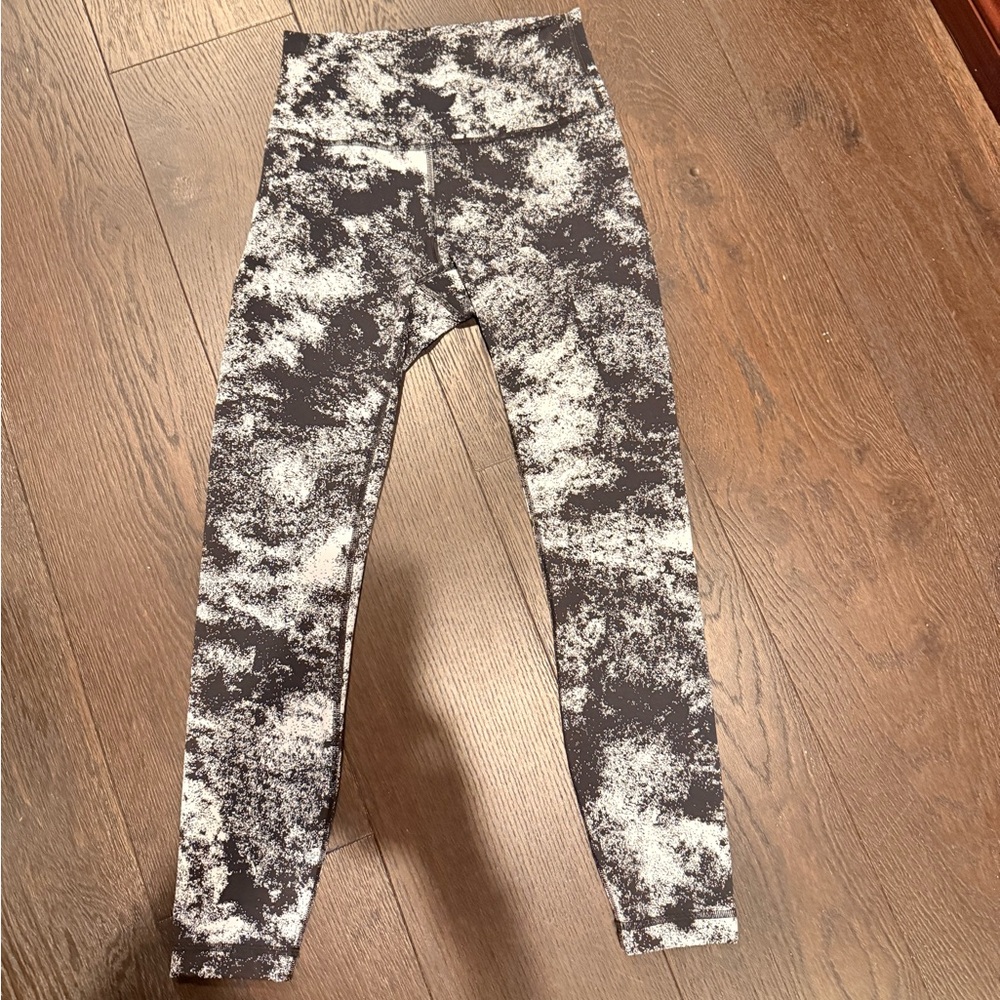 Black and White Patterned Leggings